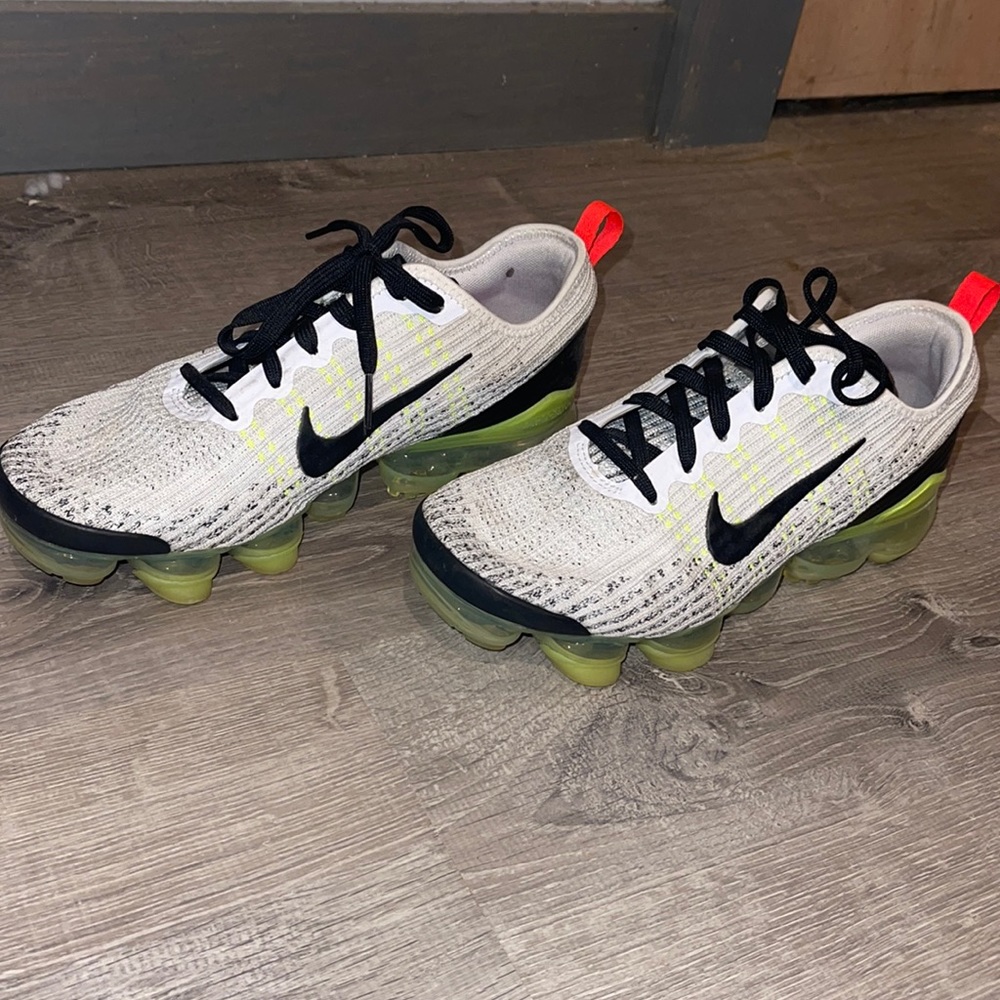Nike Vapormax. Didn’t wear too often, in great condition. Size 6y